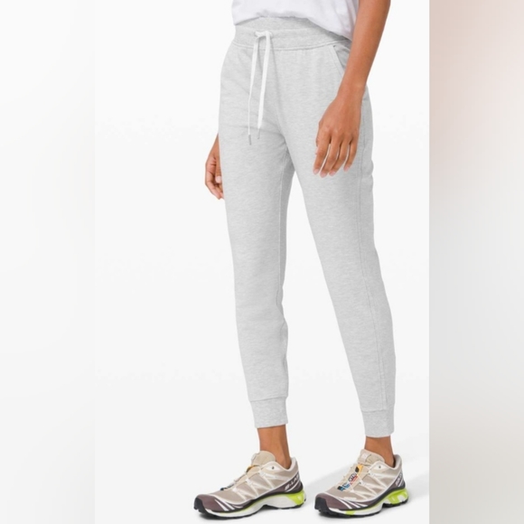 Lululemon Warm Down High-Rise Jogger. Size 4. - Picture 2 of 16